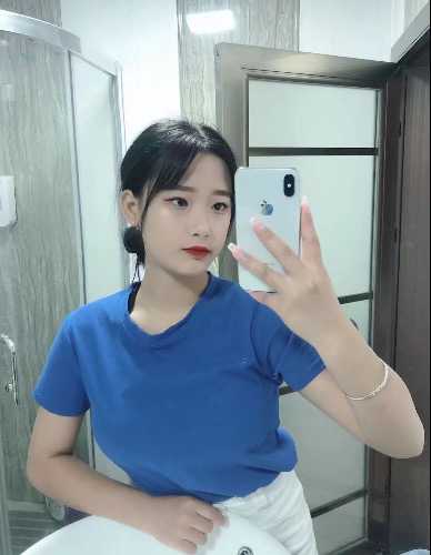 皮肤白嫩波大屁股翘腿细腰细学生?
